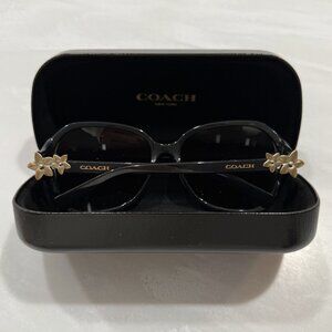 Coach HC8233 in Black W Matte Gold Integration Flower Sunglasses L1033